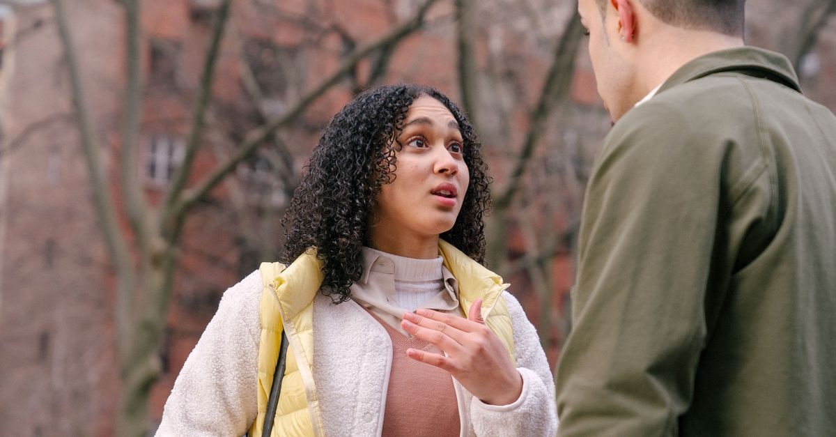 Gelosia in Coppia: 10 Segnali che il Tuo Partner Sta Diventando Possessivo (e Cosa Fare Subito)