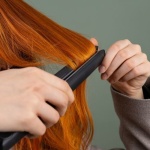 Capelli Lisci da Sogno: la Routine Quotidiana per una Chioma Setosa e Senza Crespo