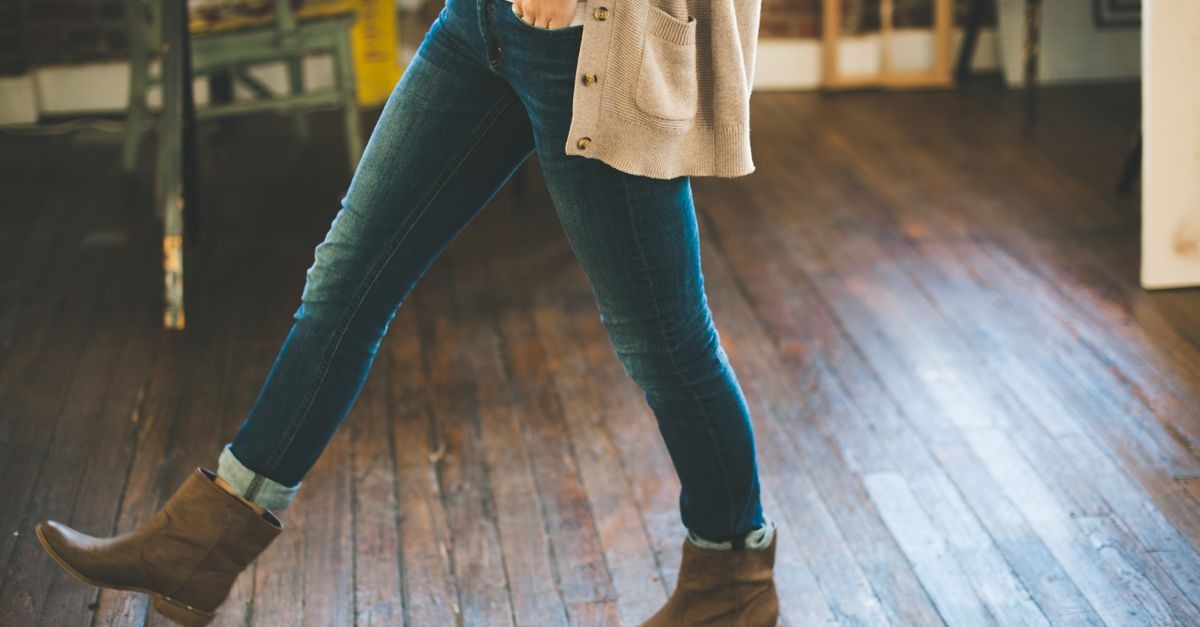 Stivali bassi: idee di outfit chic e comodi per ogni occasione