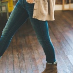 Stivali bassi: idee di outfit chic e comodi per ogni occasione