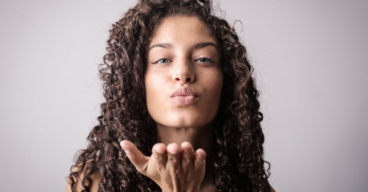 Ricci Forti e Definiti: Come le Proteine Nutrono e Trasformano i Tuoi Capelli