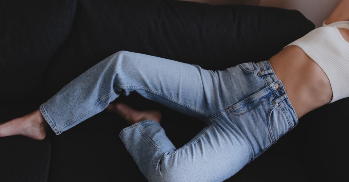 Jeans a gamba dritta: 10 outfit facili e super chic da copiare subito