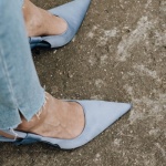 Le scarpe perfette per valorizzare i jeans larghi: idee e abbinamenti che funzionano davvero