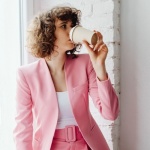 Casual Chic in Ufficio: 10 Idee di Look Comodi ma Sempre Professionali