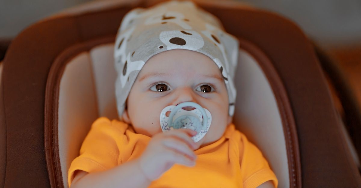 In Auto con un Neonato: Guida Pratica e Trucchi per Viaggiare Sereni