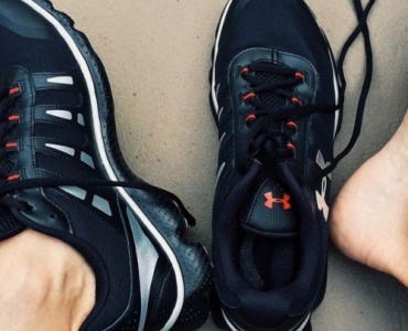 Comfort senza compromessi: come scegliere le scarpe perfette per piedi larghi