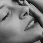 Ormoni in Movimento: Come il Ciclo Influisce sulla Tua Pelle (e Come Prendertene Cura)