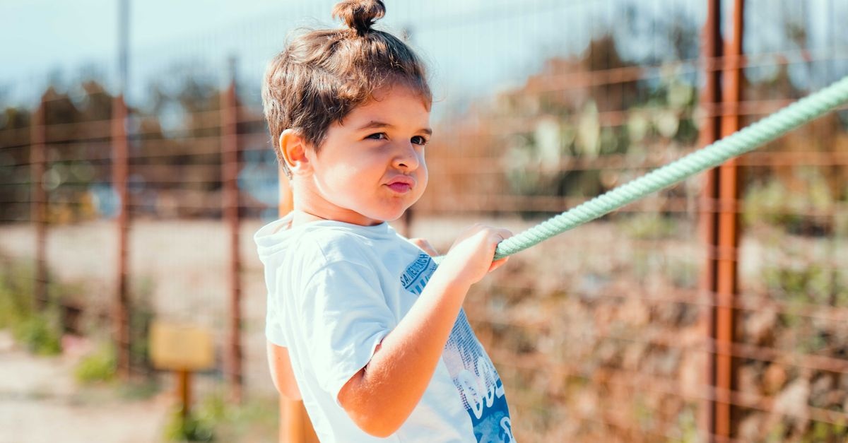 Imparare ad Ascoltare Davvero: Strategie di Ascolto Attivo per Aiutare i Bambini a Crescere Sereni