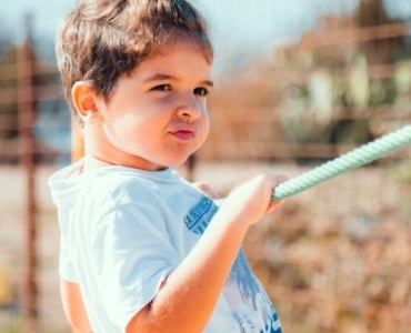 Imparare ad Ascoltare Davvero: Strategie di Ascolto Attivo per Aiutare i Bambini a Crescere Sereni
