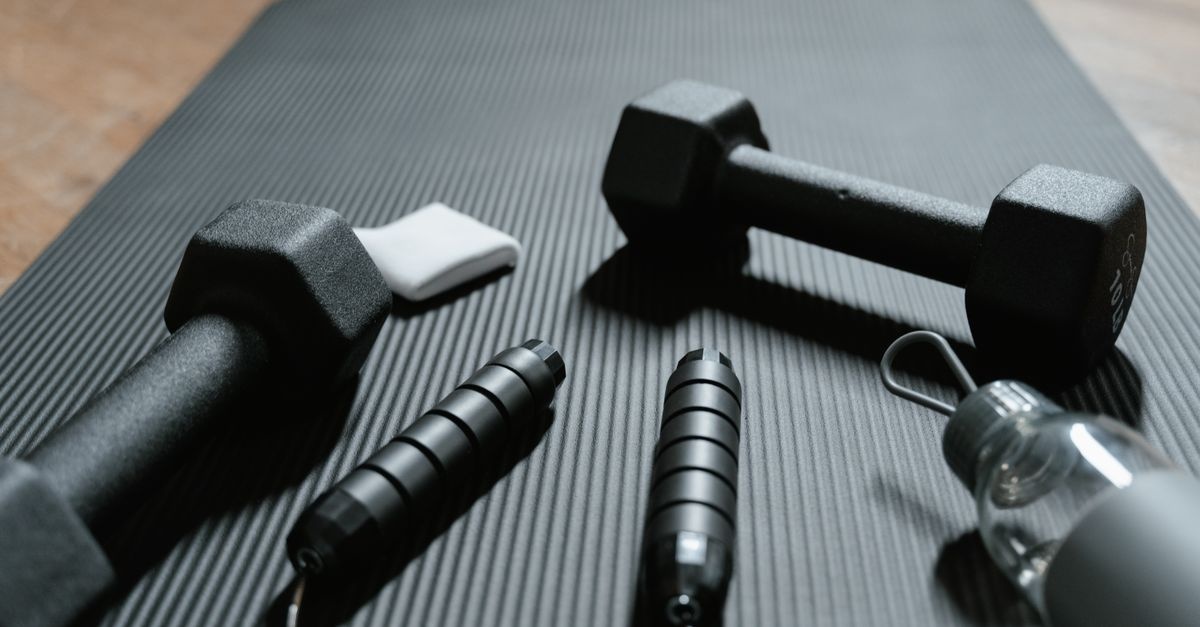 Routine serale di fitness: 7 passi semplici per allenarti e rilassarti dopo una giornata intensa