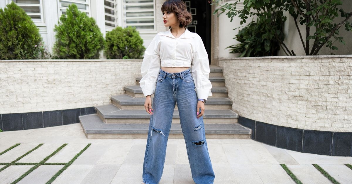 Come abbinare i jeans a gamba larga: idee di outfit cool per ogni occasione