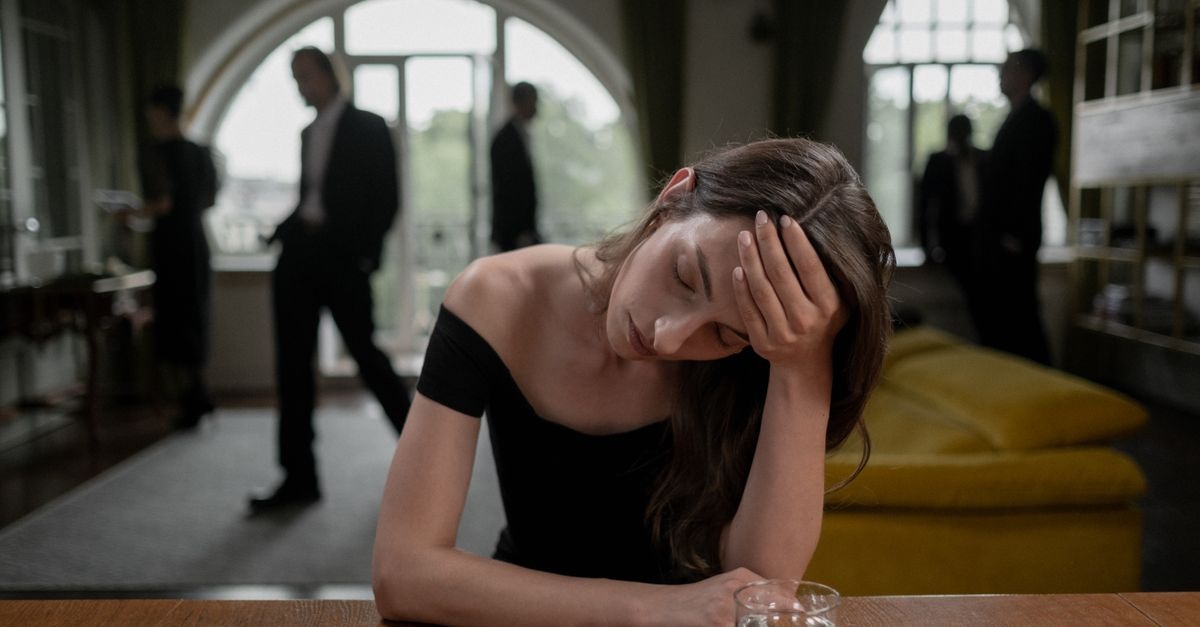 Ansia sociale: 10 rimedi pratici per sentirti a tuo agio tra le persone