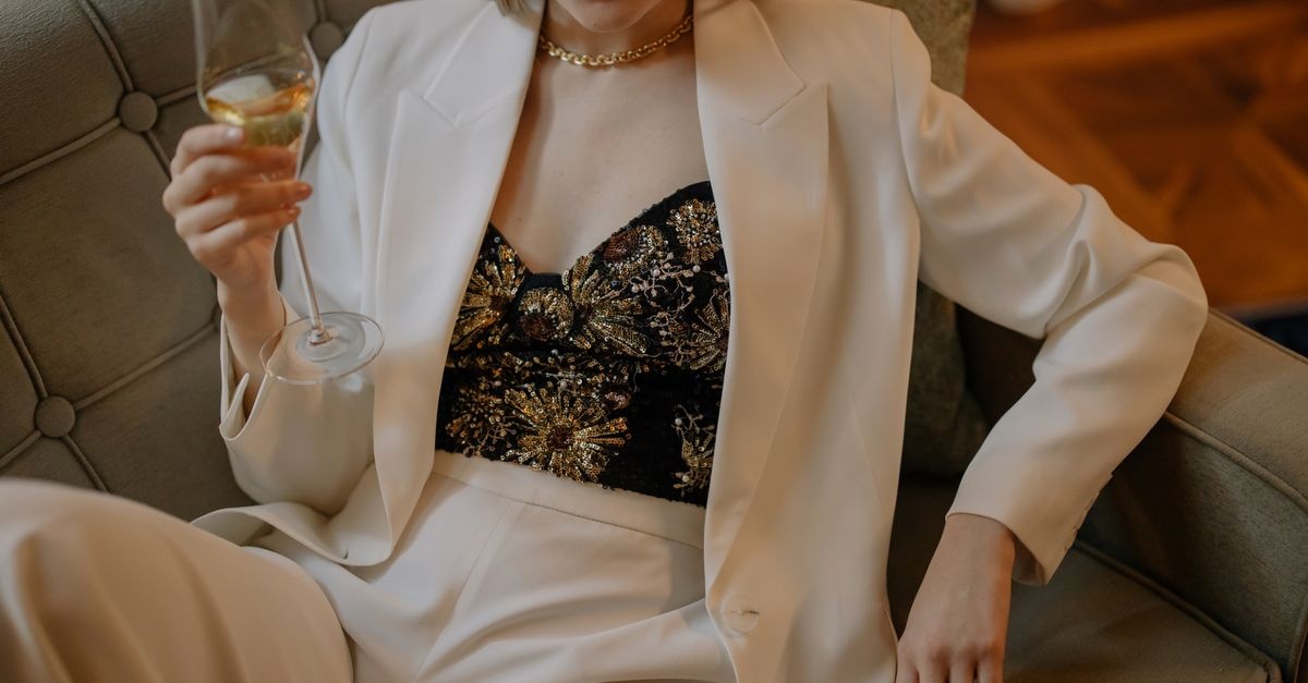Eleganza Sussurrata: Come Ottenere un Look Glamour Raffinato Senza Eccessi